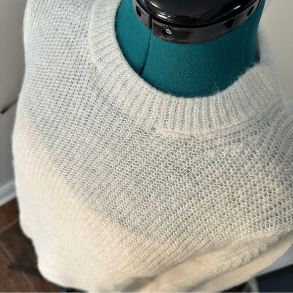Banana Republic white Sweater Fine Knit small - Picture 5 of 11